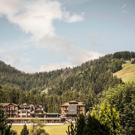 Excelsior Dolomites Life Resort Сан Вигилио ди Маребе Екстериор снимка