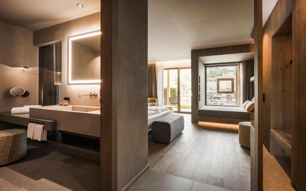 Excelsior Dolomites Life Resort Сан Вигилио ди Маребе Екстериор снимка